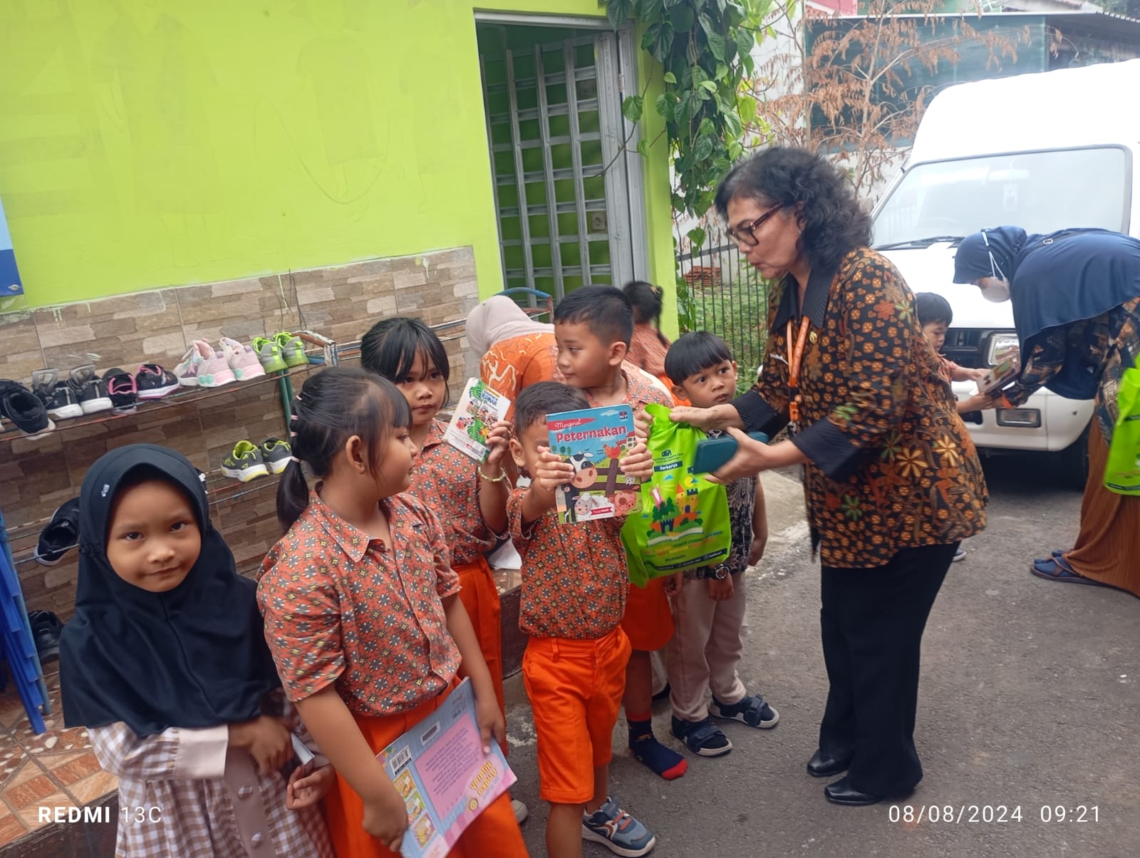 Wisata LiterAsyik X Guru Tamu Kota Administrasi Jakarta Timur Ke Melati Berseri